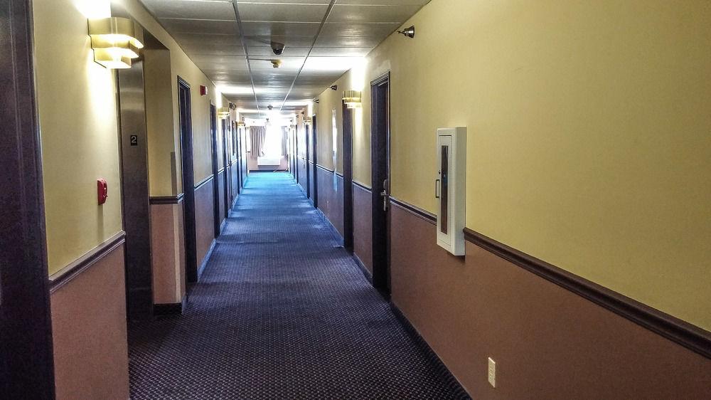 Days By Wyndham St Louis Hotel