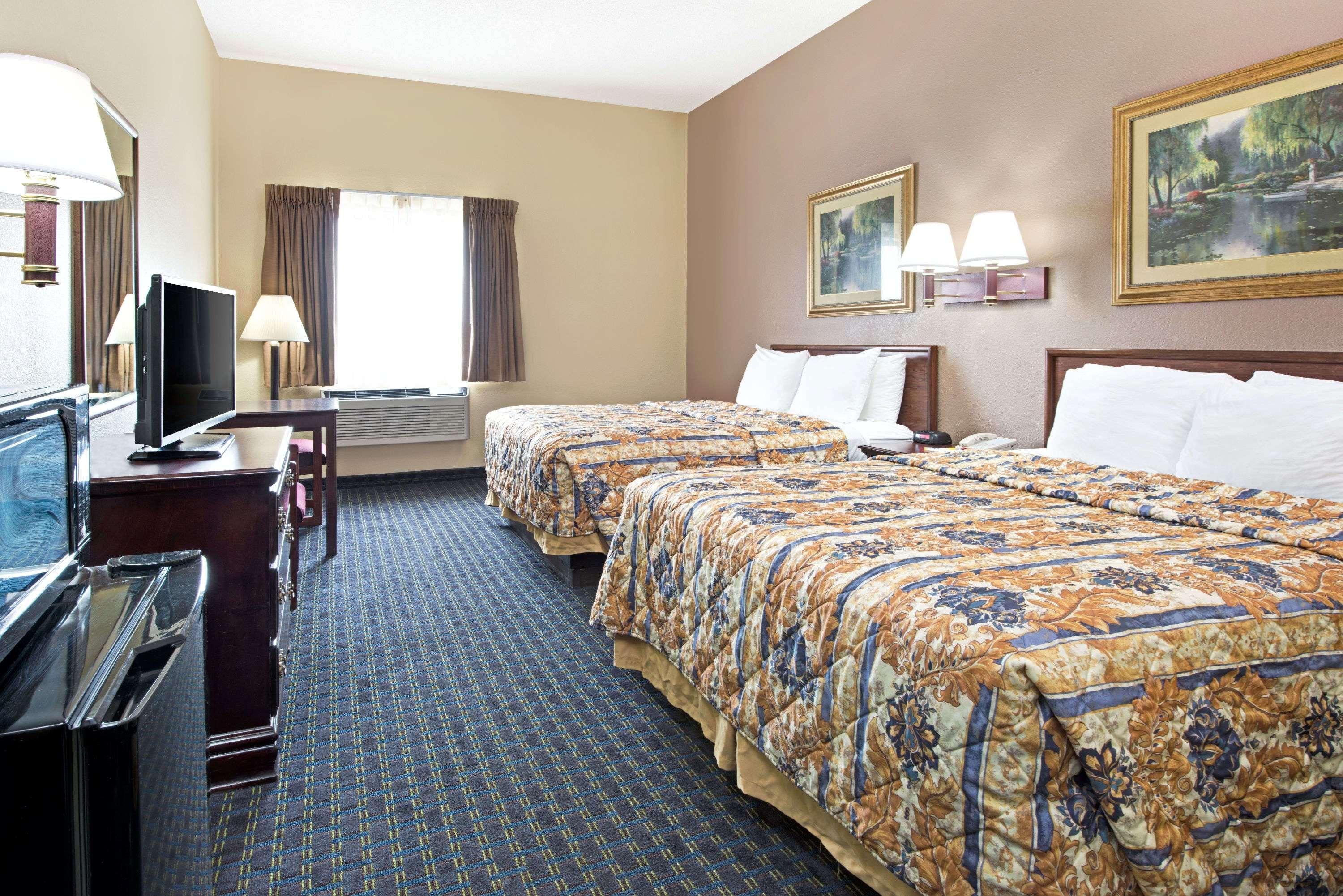 Days By Wyndham St Louis Hotel Collinsville