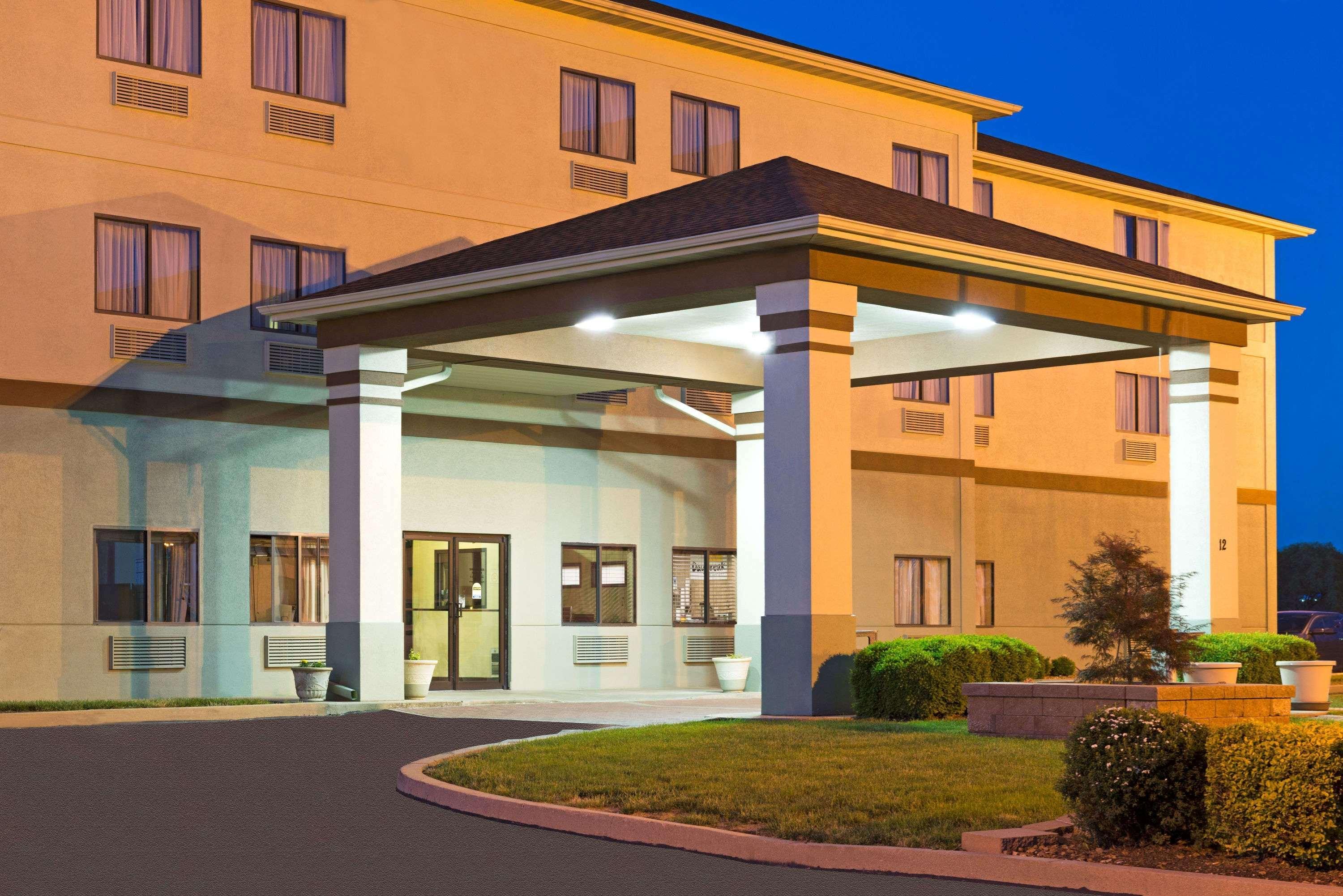 Days By Wyndham St Louis Hotel 2*
