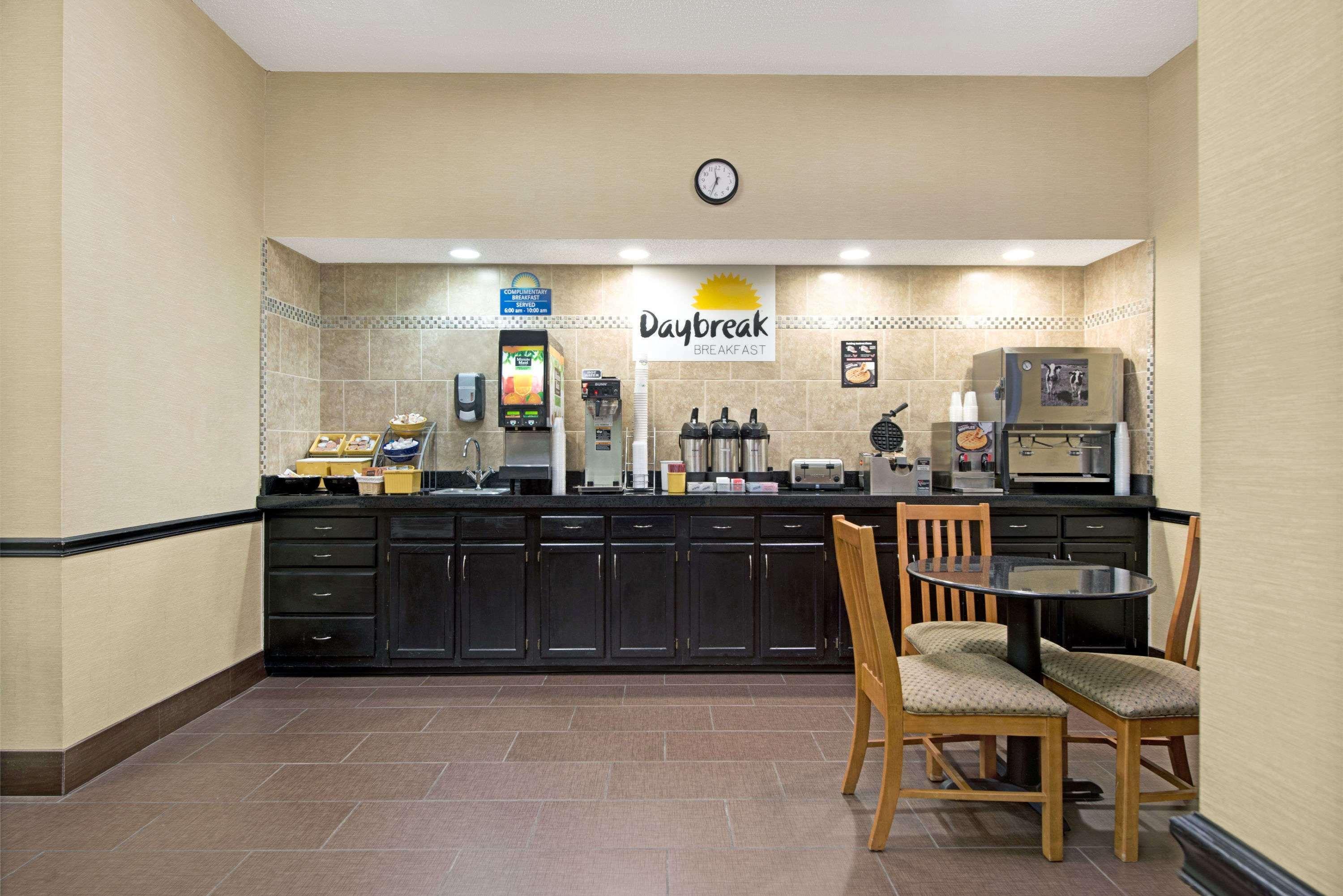 Days By Wyndham St Louis Collinsville