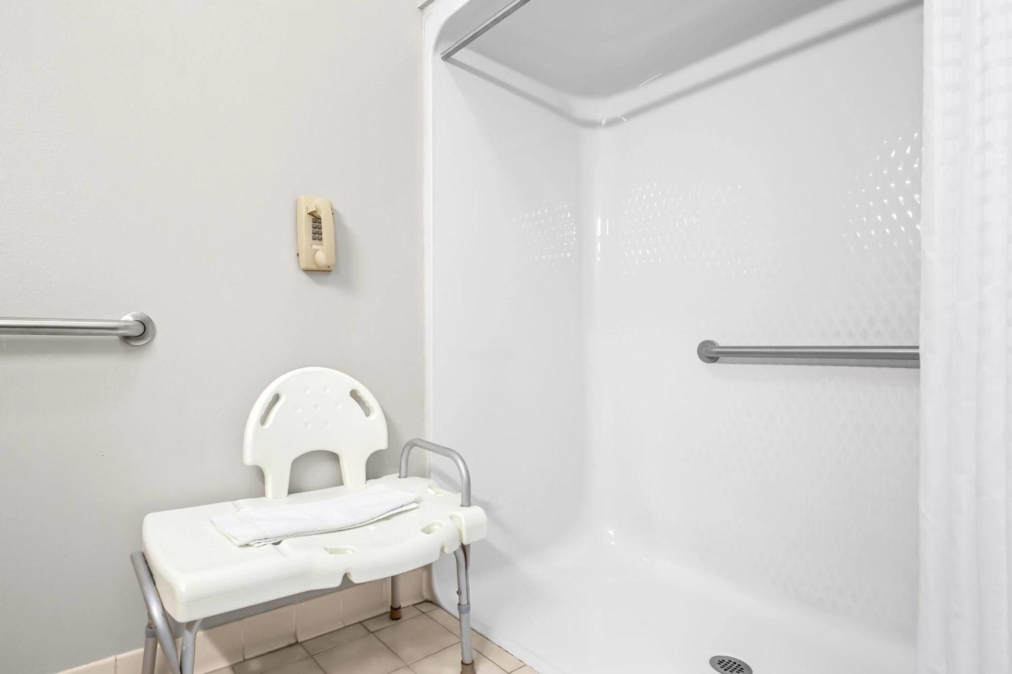 Days By Wyndham St Louis Hotel Collinsville