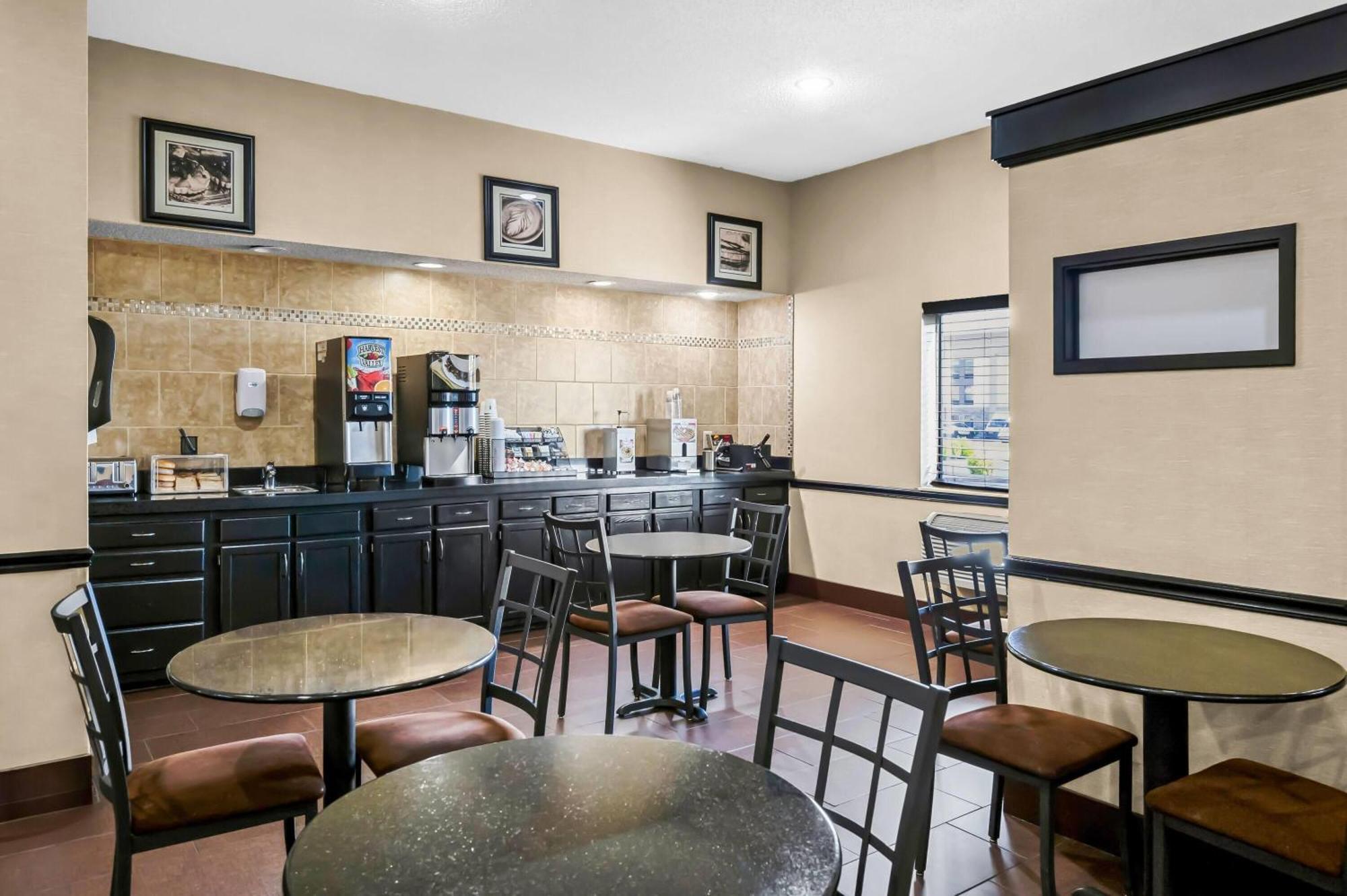 Days By Wyndham St Louis Collinsville