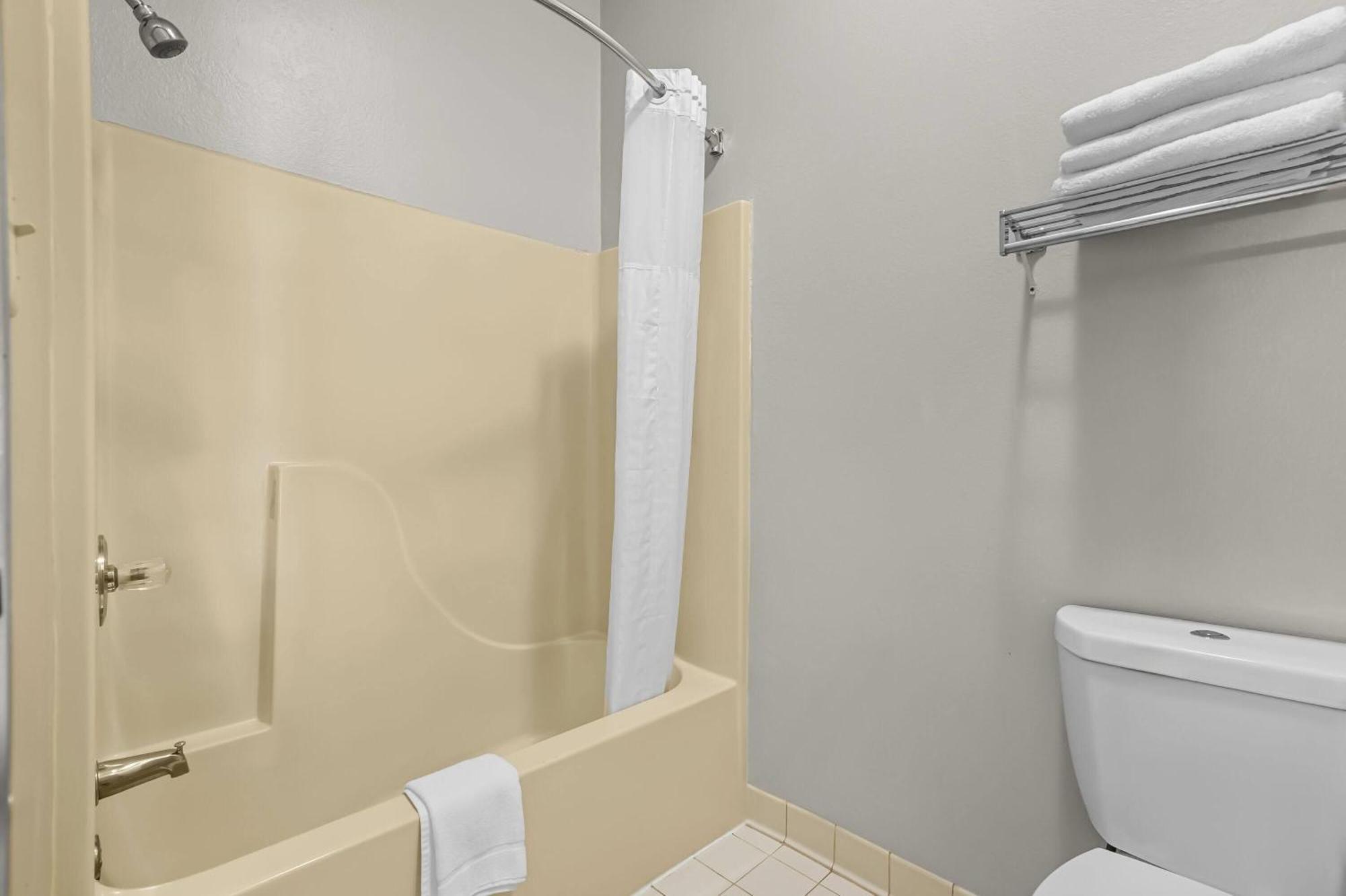 Days By Wyndham St Louis Hotel 2*